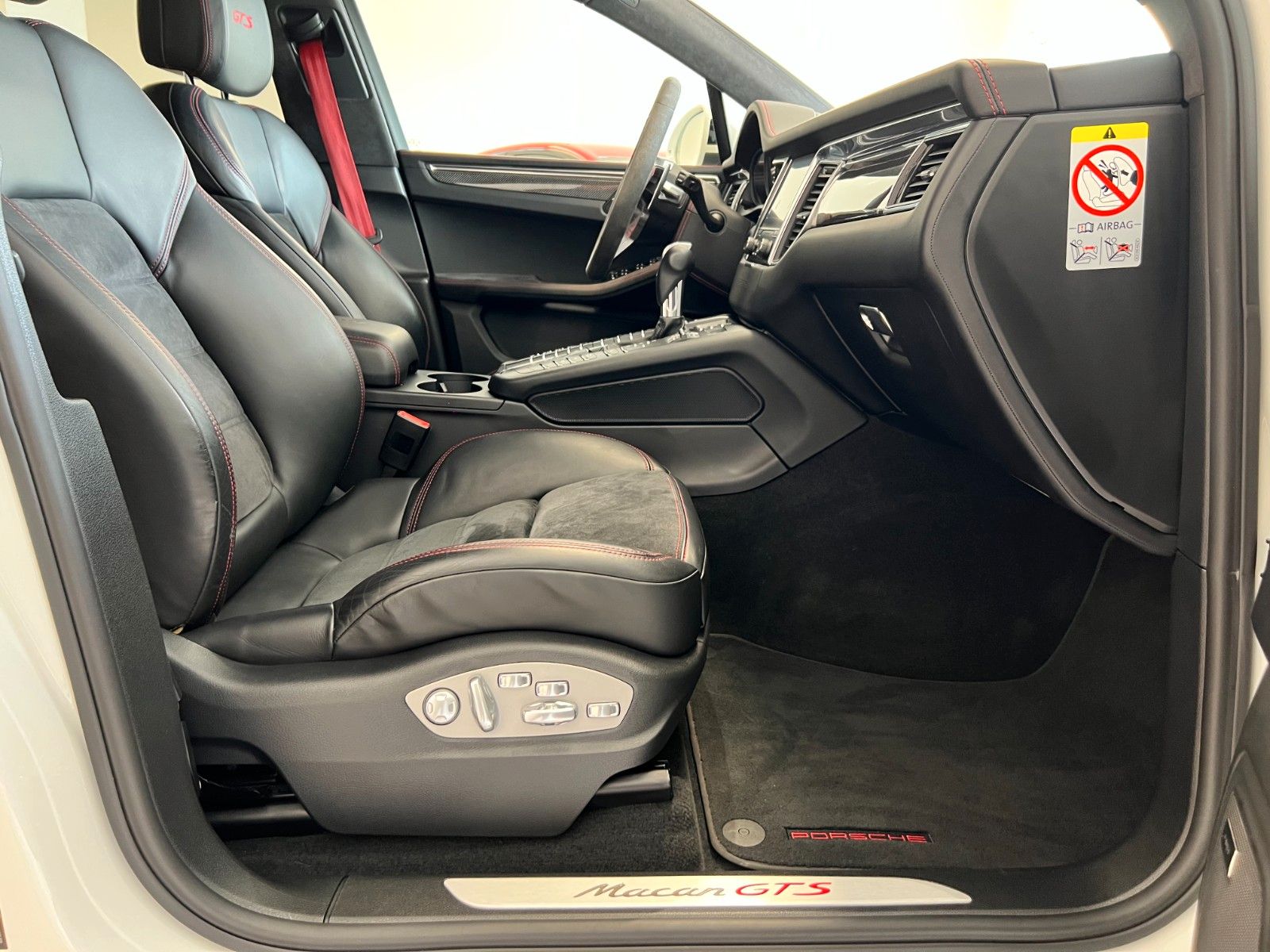 Fahrzeugabbildung Porsche Macan GTS*PDLS+*Carbon*Approved