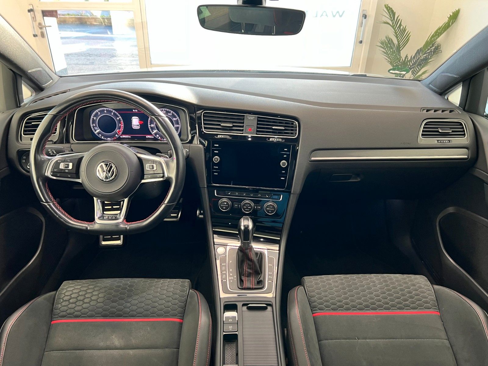 Fahrzeugabbildung Volkswagen Golf VII Lim. GTI Performance*Pano*19"*Keyless