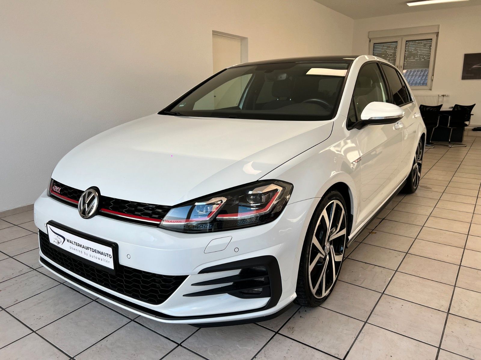 Fahrzeugabbildung Volkswagen Golf VII Lim. GTI Performance*Pano*19"*Keyless