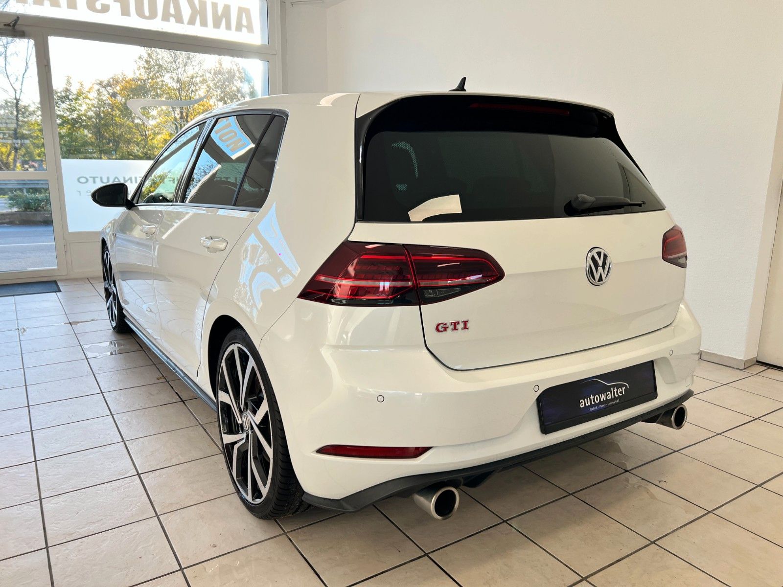 Fahrzeugabbildung Volkswagen Golf VII Lim. GTI Performance*Pano*19"*Keyless