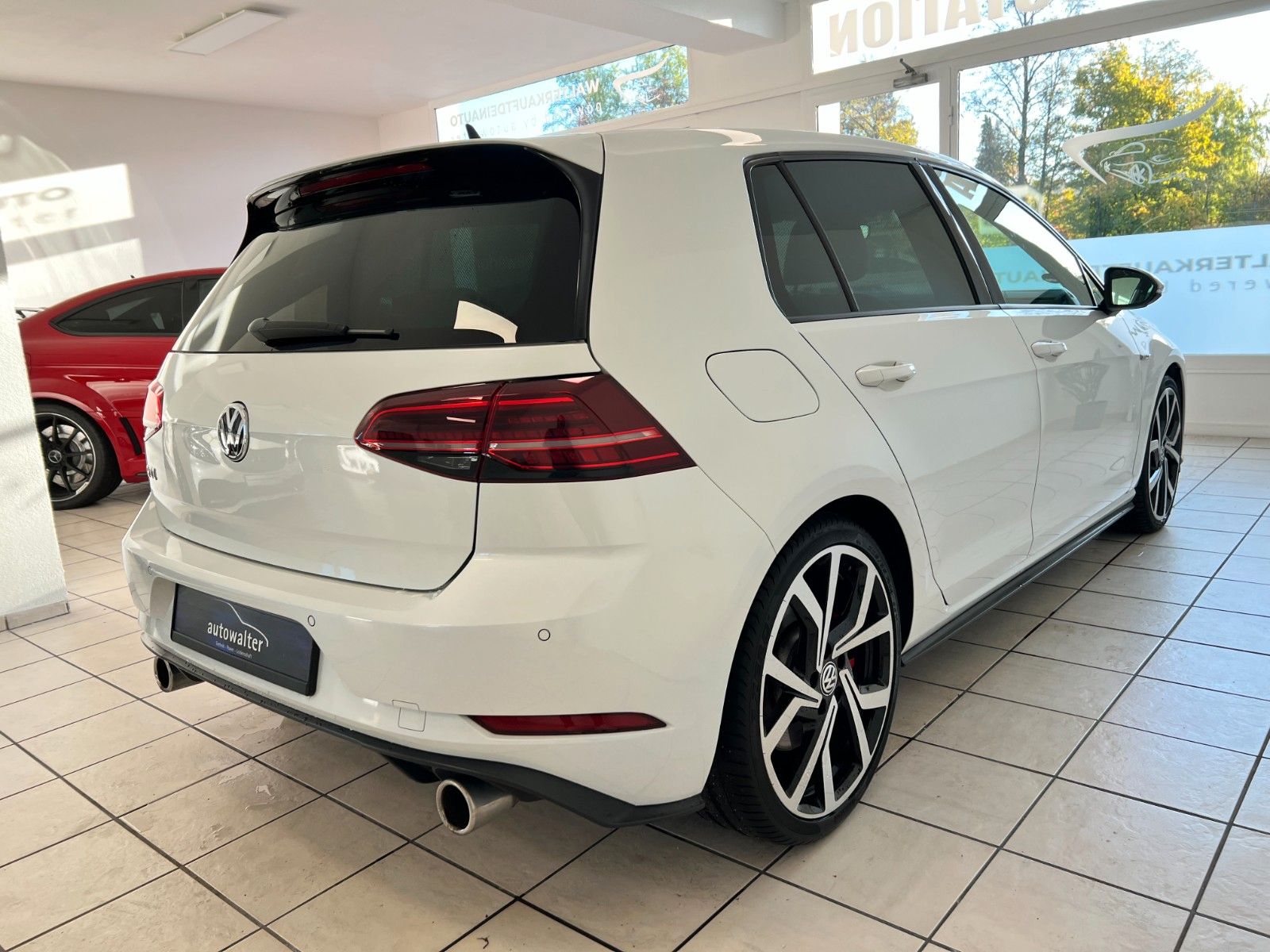 Fahrzeugabbildung Volkswagen Golf VII Lim. GTI Performance*Pano*19"*Keyless