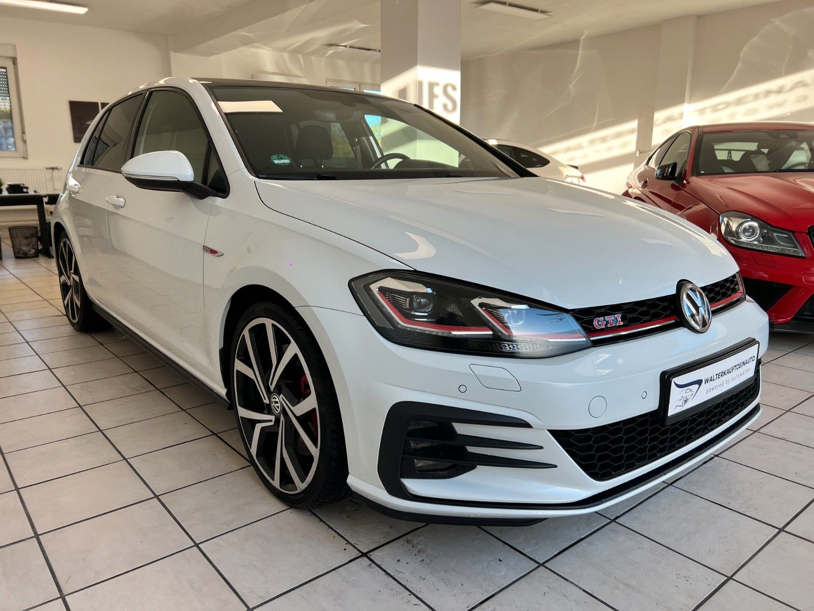 Fahrzeugabbildung Volkswagen Golf VII Lim. GTI Performance*Pano*19"*Keyless