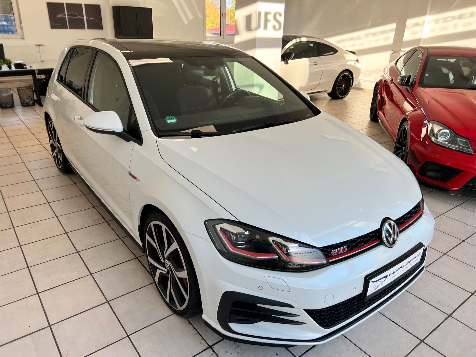 Fahrzeugabbildung Volkswagen Golf VII Lim. GTI Performance*Pano*19"*Keyless